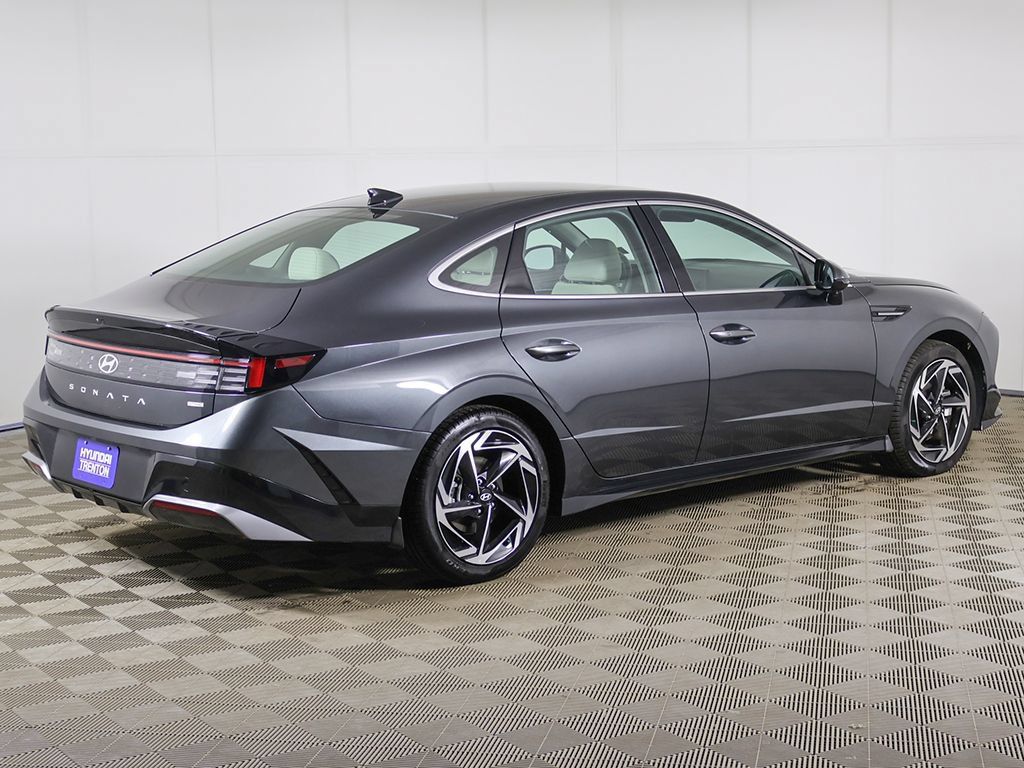 Certified 2026 Hyundai Sonata SEL AWD/4WD image 8