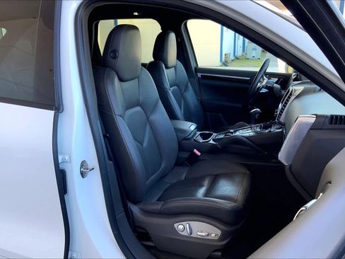 Used 2016 Porsche Cayenne image 8