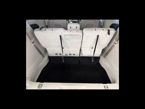 Used 2018 Chrysler Pacifica Touring-L FWD image 20
