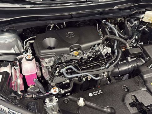 Used 2024 Toyota Sienna LE FWD image 39