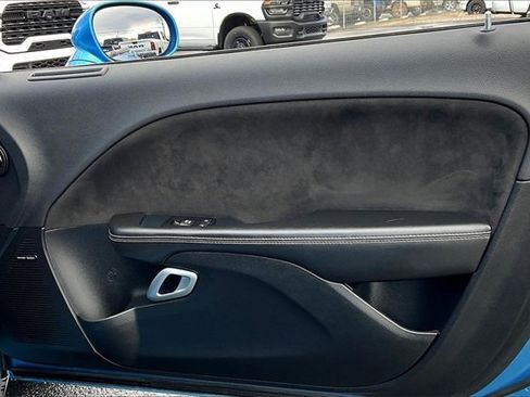 Used 2015 Dodge Challenger SRT image 19