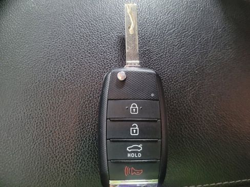 Used 2019 Kia Optima LX image 32