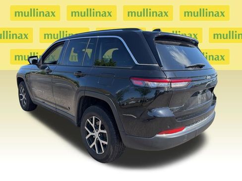 Used 2023 Jeep Grand Cherokee Limited w/ Trailer Tow Prep Group (B) RWD image 8