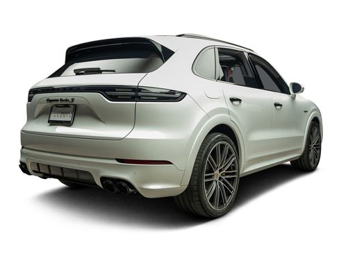 Used 2022 Porsche Cayenne Turbo S AWD/4WD image 16
