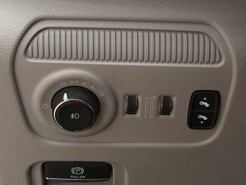 Used 2024 Jeep Wagoneer L Series II RWD image 23