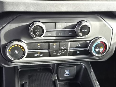 New 2025 Ford Bronco Base image 21