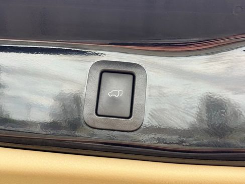 Used 2019 Toyota Highlander Plus FWD image 21
