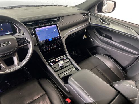 Used 2023 Jeep Grand Cherokee Overland w/ Luxury Tech Group IV image 24