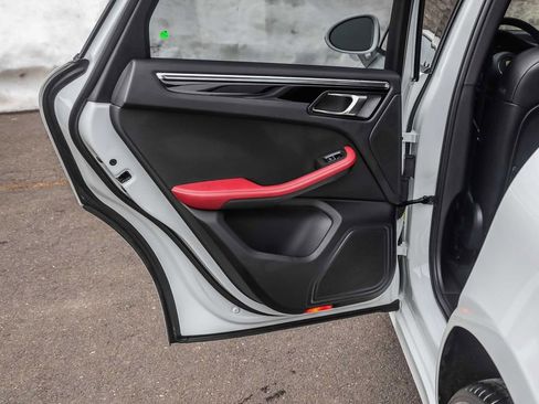 Used 2024 Porsche Macan image 19