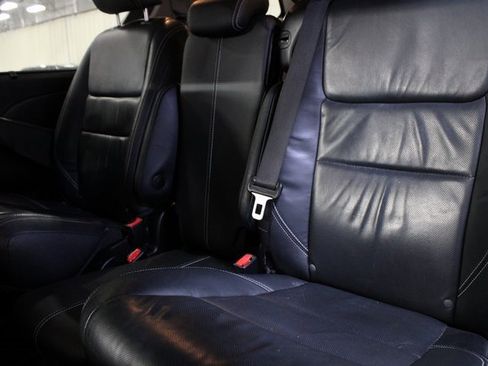 Used 2018 Toyota Sienna SE image 7