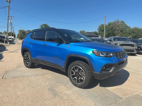 Used 2026 Jeep Compass Trailhawk w/ Sun, Sound & Navigation Group AWD/4WD image 5