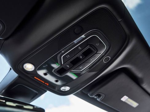Used 2025 Bentley Bentayga AWD/4WD image 91