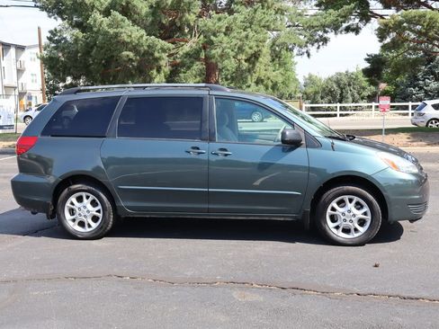 Used 2005 Toyota Sienna LE w/ LE Pkg 4 AWD/4WD image 3