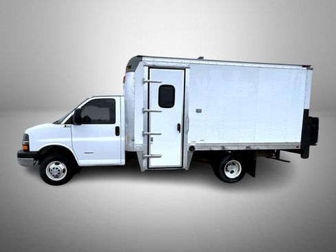 Used 2012 Chevrolet Express 4500 w/ RV Package image 8