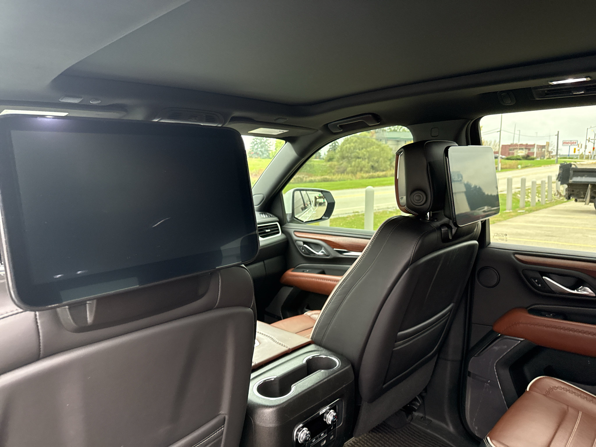 Used 2023 GMC Yukon Denali Ultimate AWD/4WD image 8