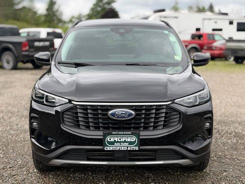 Used 2025 Ford Escape Platinum AWD/4WD image 2