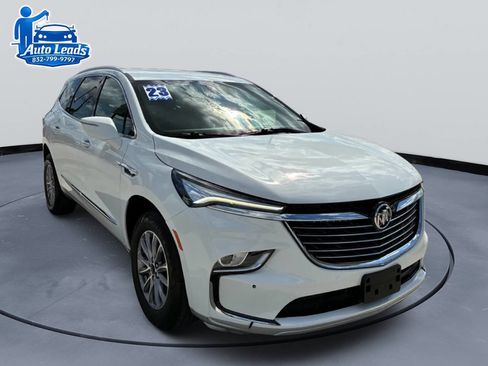 Used 2023 Buick Enclave Essence image 2