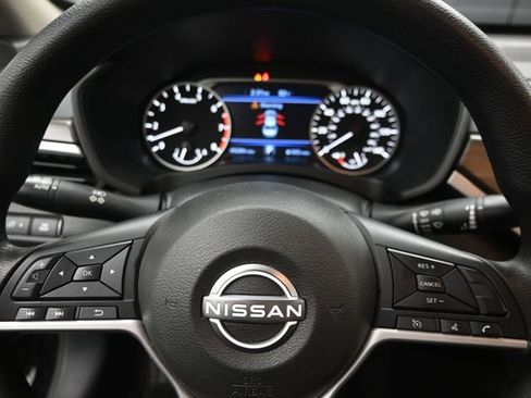 Used 2024 Nissan Altima 2.5 SV image 10