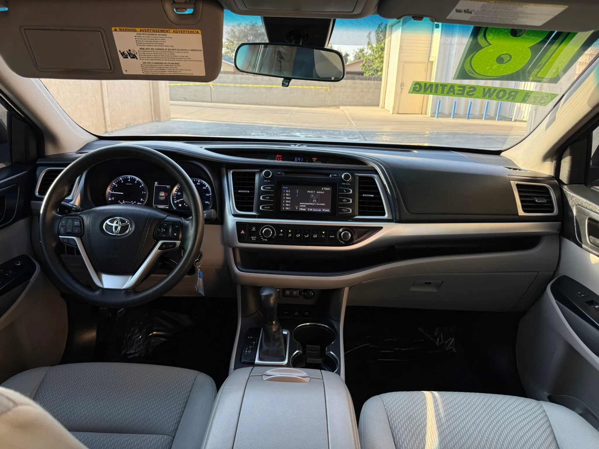 Used 2018 Toyota Highlander LE w/ Carpet Mat Package (TMS) AWD/4WD image 14