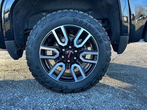Used 2025 GMC Sierra 1500 AT4 w/ AT4 Premium Package image 17