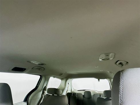 Used 2020 Chrysler Pacifica Touring image 21