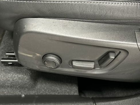 Certified 2024 Volvo XC40 B5 Plus w/ Protection Package Premier image 11