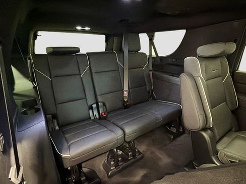 Used 2025 Cadillac Escalade ESV Premium Luxury image 23
