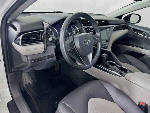 Used 2020 Toyota Camry XLE image 9