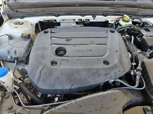 Used 2024 Volvo XC40 B5 Core image 42