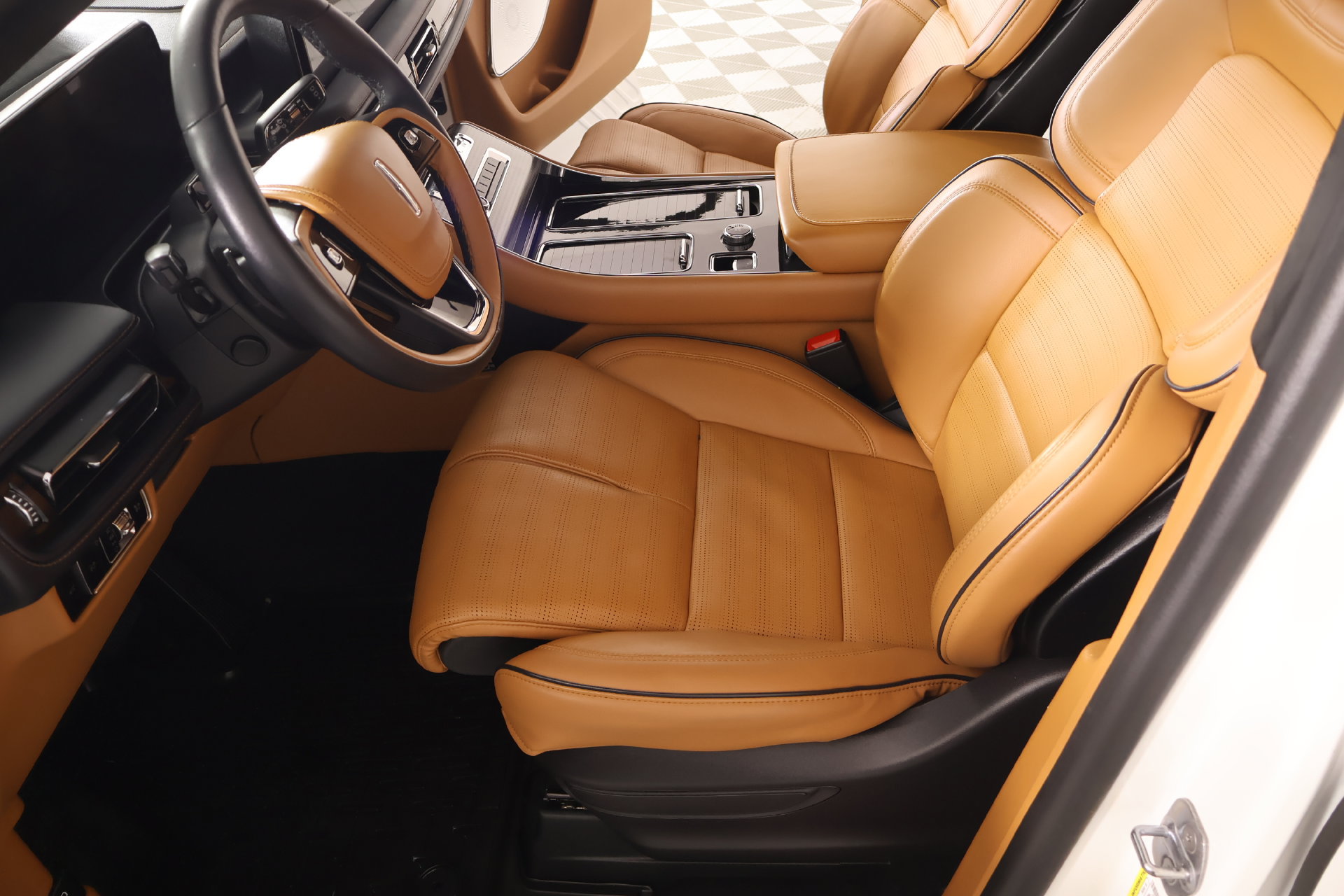 Certified 2025 Lincoln Aviator Black Label AWD/4WD image 11
