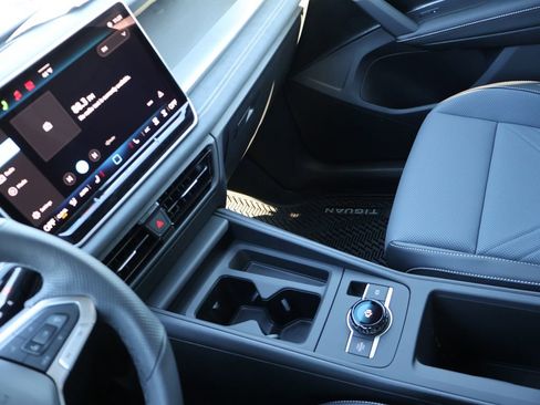 New 2026 Volkswagen Tiguan SE R-Line image 25