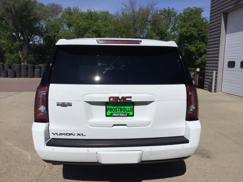 Used 2017 GMC Yukon XL SLT w/ Open Road Package AWD/4WD image 4