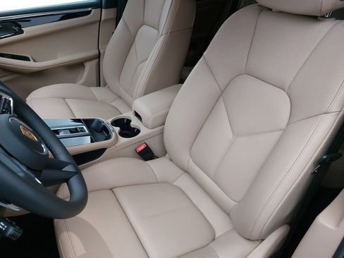 Certified 2026 Porsche Macan S image 5