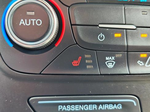 Used 2017 Ford Escape SE w/ SE Cold Weather Package AWD/4WD image 18