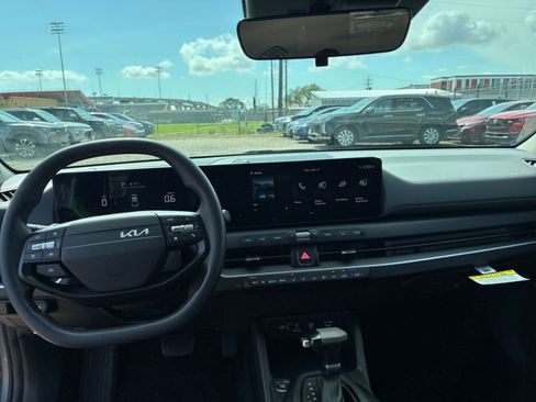 Used 2025 Kia K4 FWD image 31