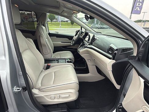 Used 2025 Honda Odyssey Touring image 17