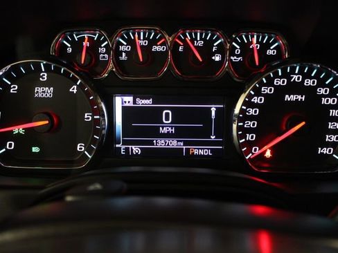 Used 2018 Chevrolet Suburban LT image 4