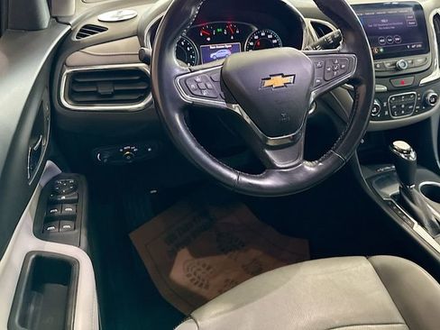 Used 2019 Chevrolet Equinox Premier FWD image 22