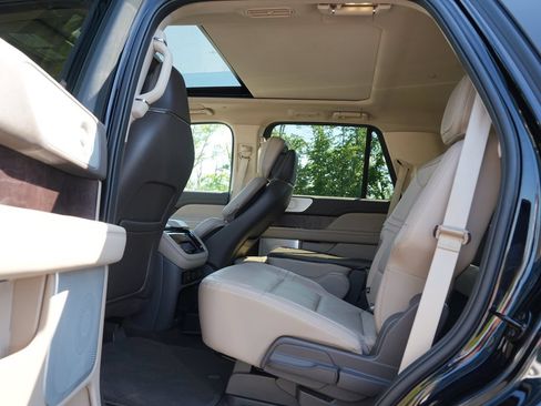Used 2023 Lincoln Navigator Reserve AWD/4WD image 13