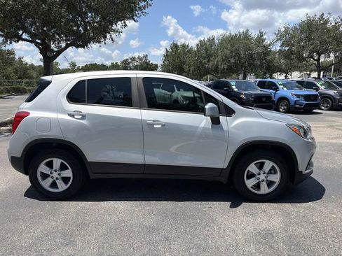 Used 2020 Chevrolet Trax LS FWD image 3