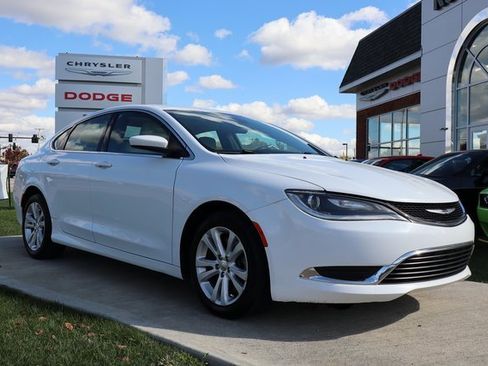 Used 2017 Chrysler 200 Limited Platinum w/ Comfort & Convenience Group image 2