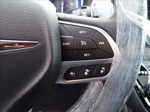 New 2026 Chrysler Pacifica Limited w/ Uconnect Theater Family Group AWD/4WD image 19