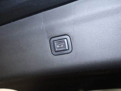 Used 2020 Buick Enclave Premium w/ Sun and Sites Package image 19