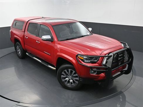 Used 2020 Toyota Tacoma Limited image 33