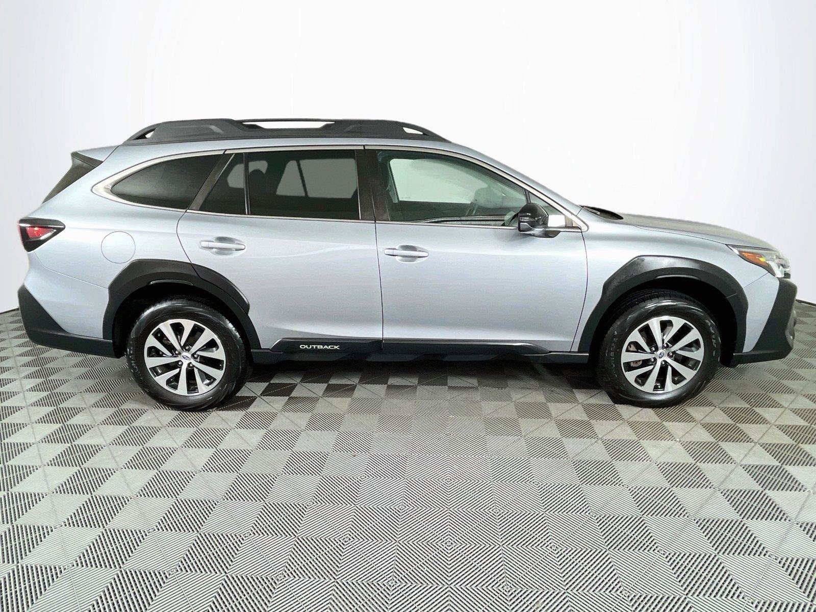 Certified 2024 Subaru Outback Premium AWD/4WD image 11