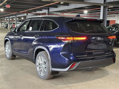 New 2026 Toyota Highlander Limited image 7