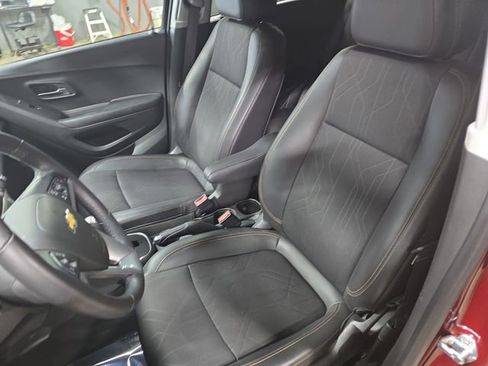 Used 2021 Chevrolet Trax LT w/ Driver Confidence Package image 16