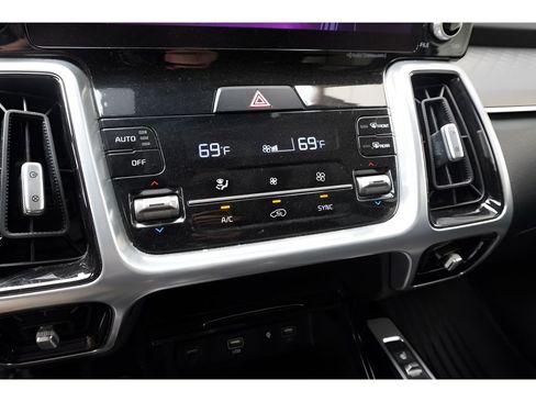 Used 2023 Kia Sorento SX FWD image 19