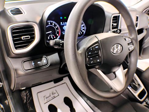 Used 2021 Hyundai Venue SE image 34