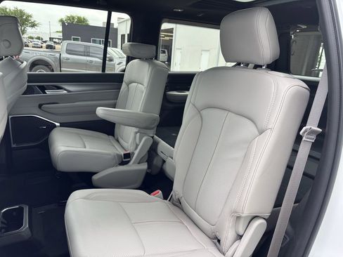 New 2026 Jeep Grand Wagoneer 2WD w/ Premium Group I image 25